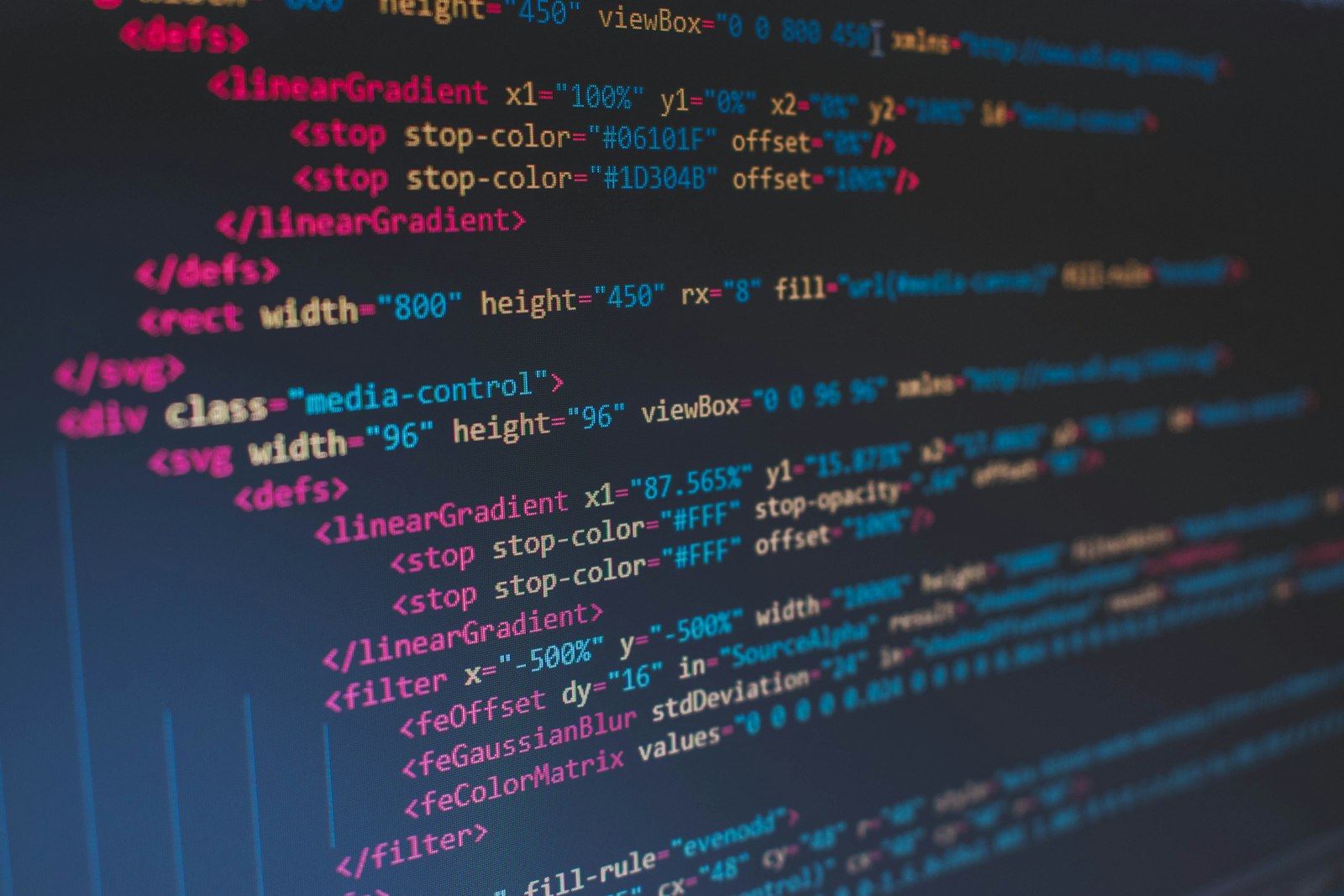 Entwicklungsumgebung mit Code und Datenvisualisierung
