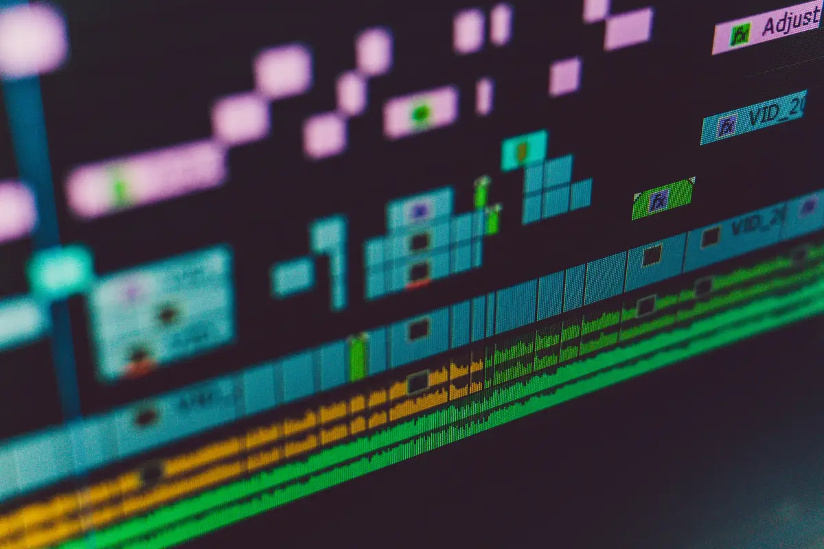 Mehrspurige Zeitleiste in einer Videoschnittsoftware