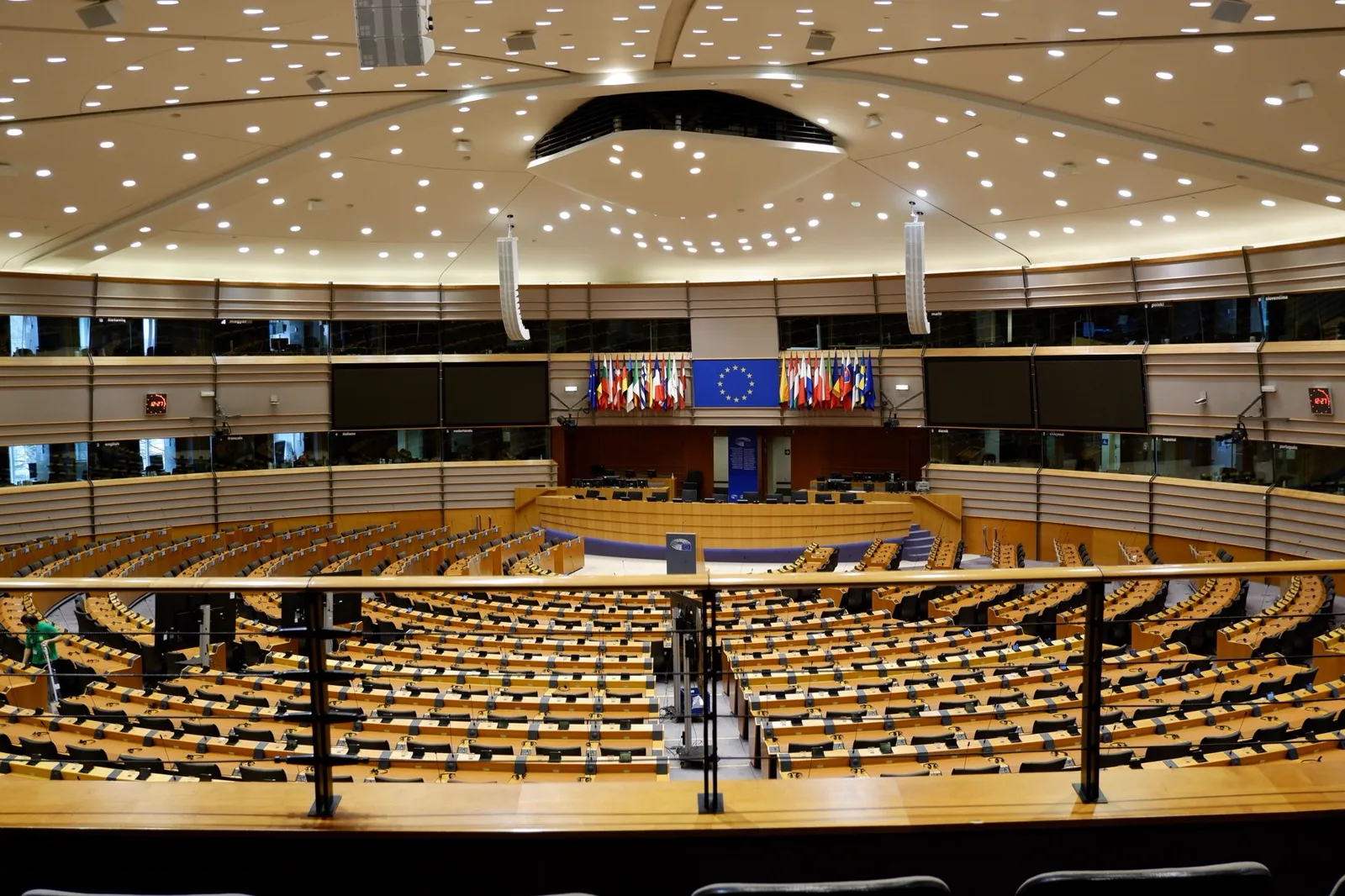 Leerer Plenarsaal des Europäischen Parlaments in Brüssel